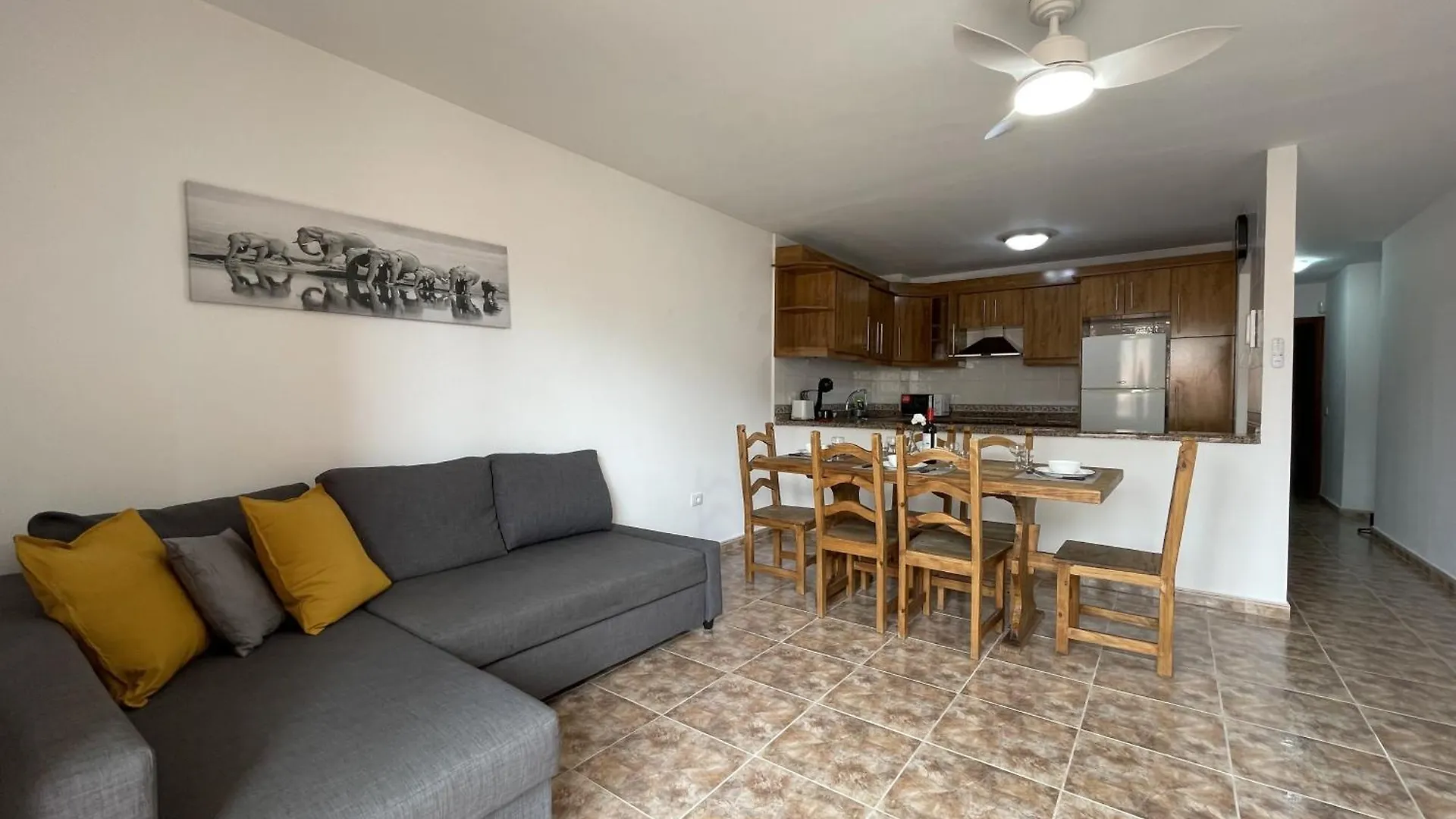 Markethome Guaza Cozy 2Br Near Airport Spain